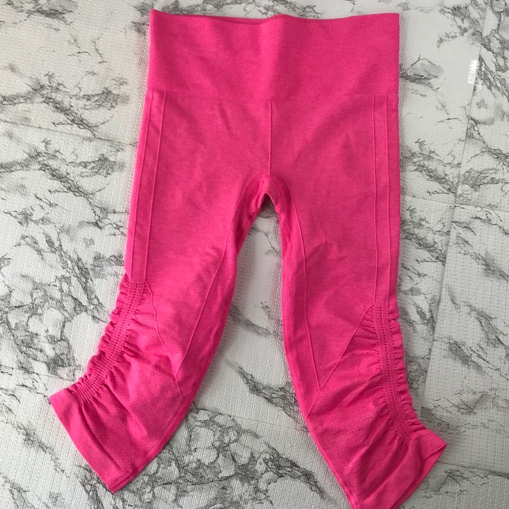 Lululemon Crop Legging In the Flow size 4